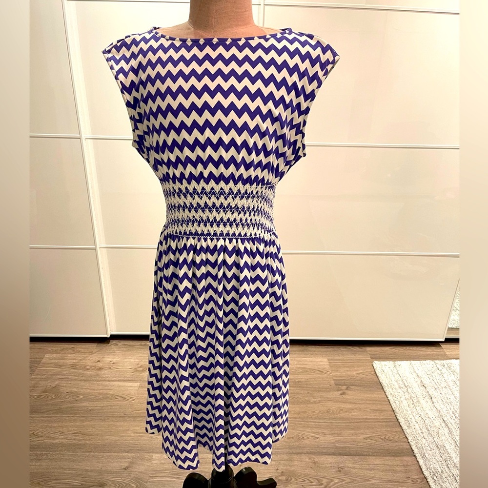 Size Medium Kate Spade Lenora Purple/White Chevron Dress